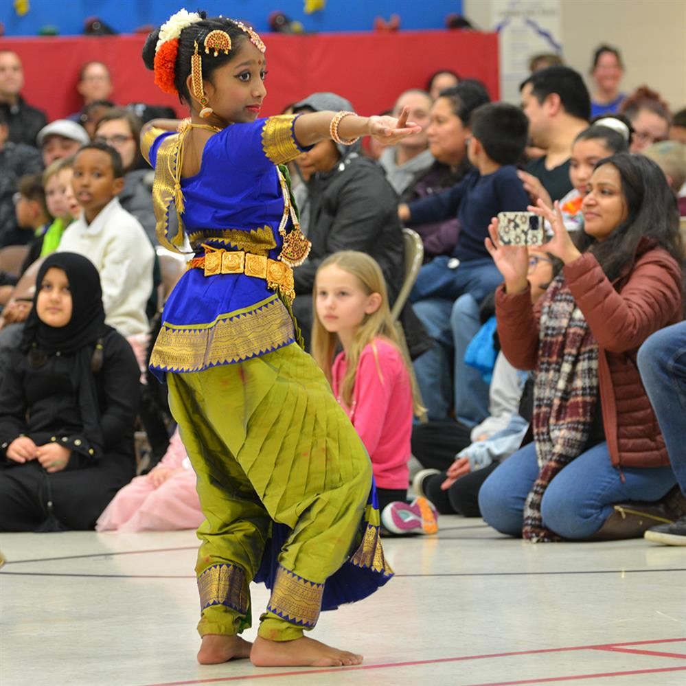  girl dancing dressed in traditional clothes from India