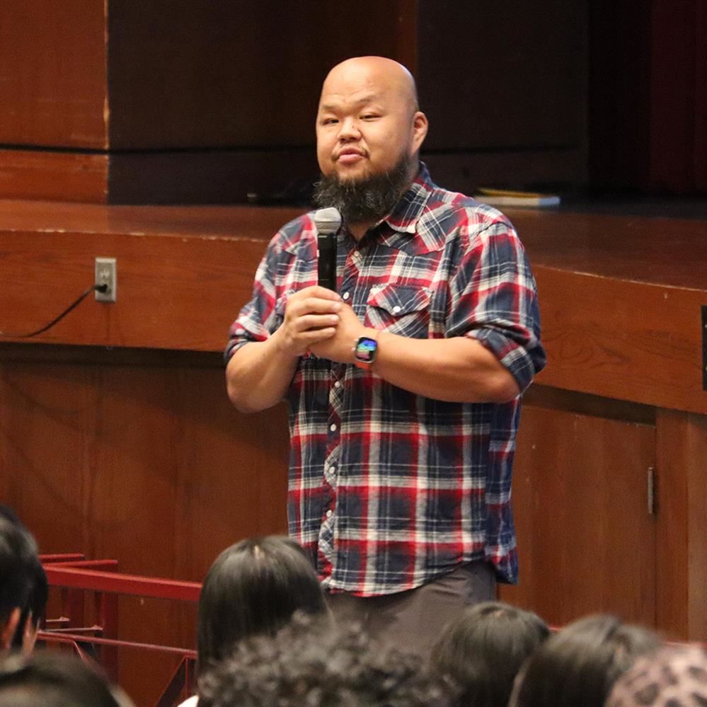 Chef Yia Vang speaking to students at CPHS